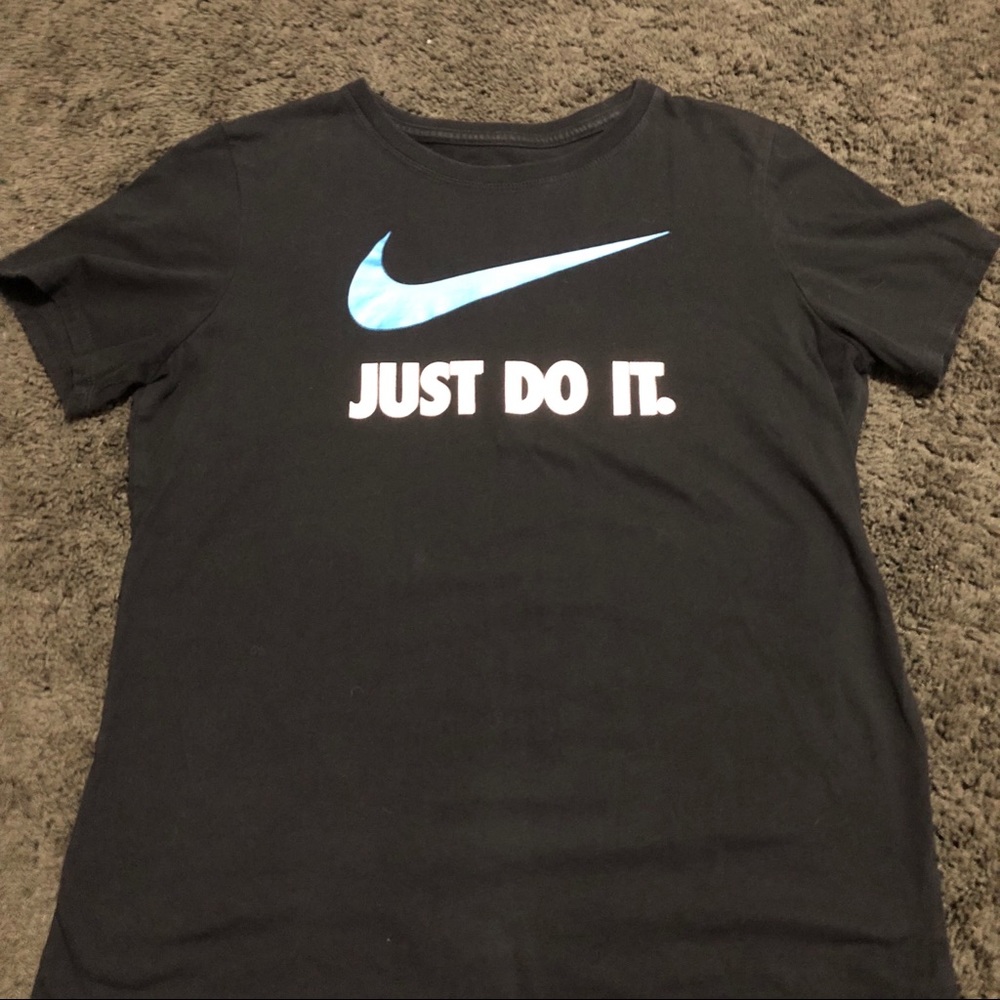 Nike T-shirt women’s size large